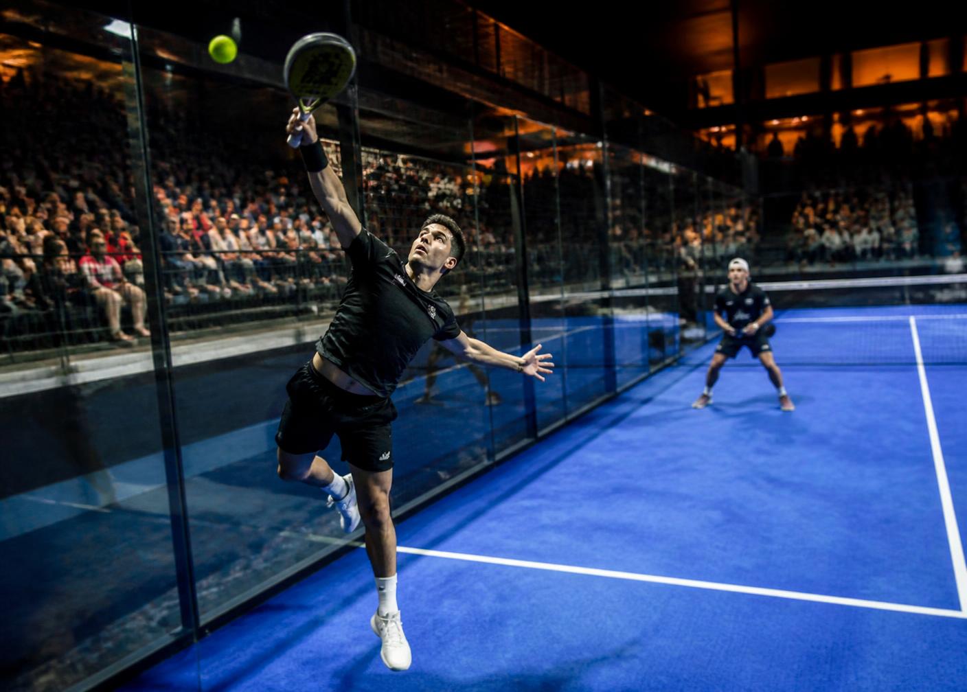 Scambio di gioco durante un torneo di padel